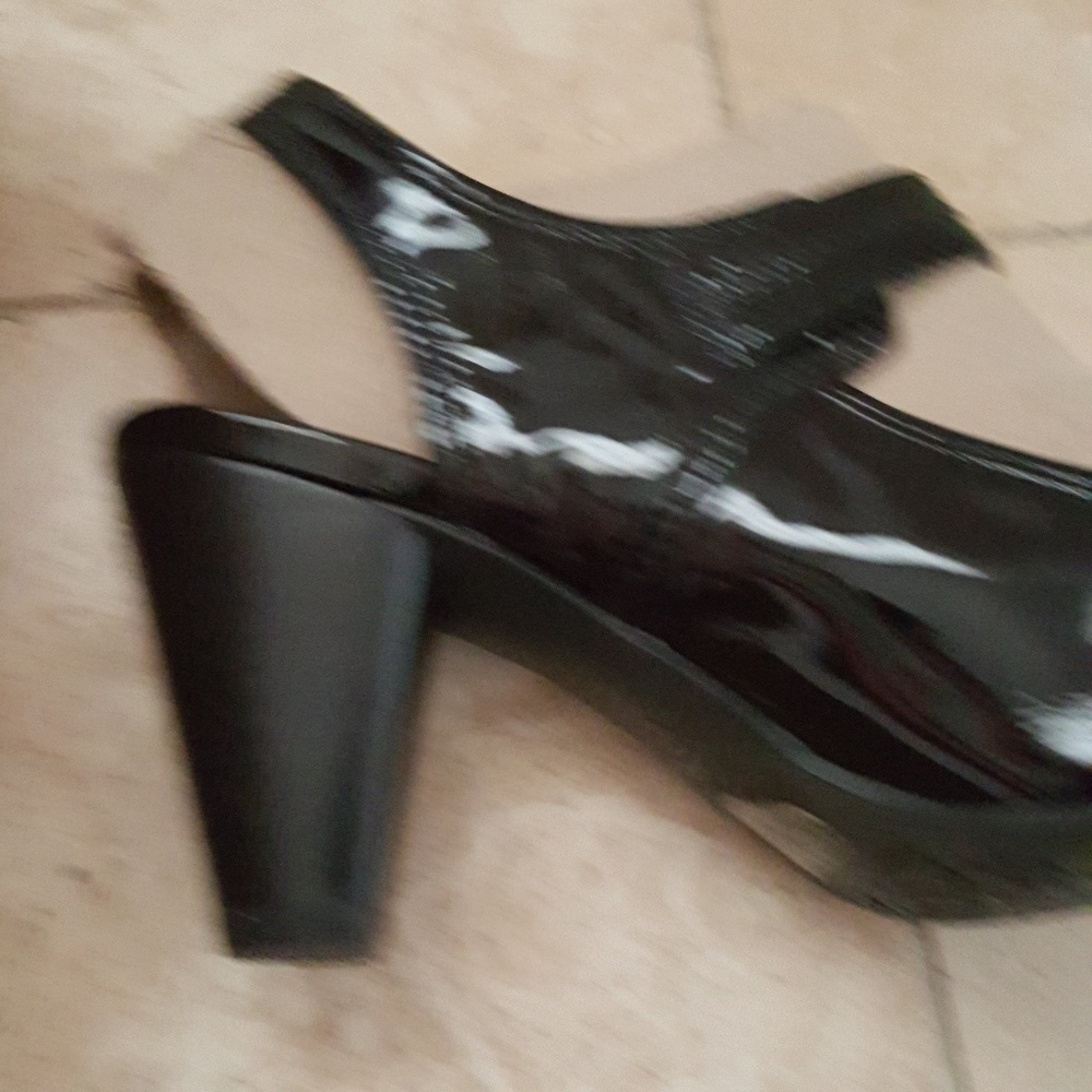 New Clarks shoes - Picture 3 of 7